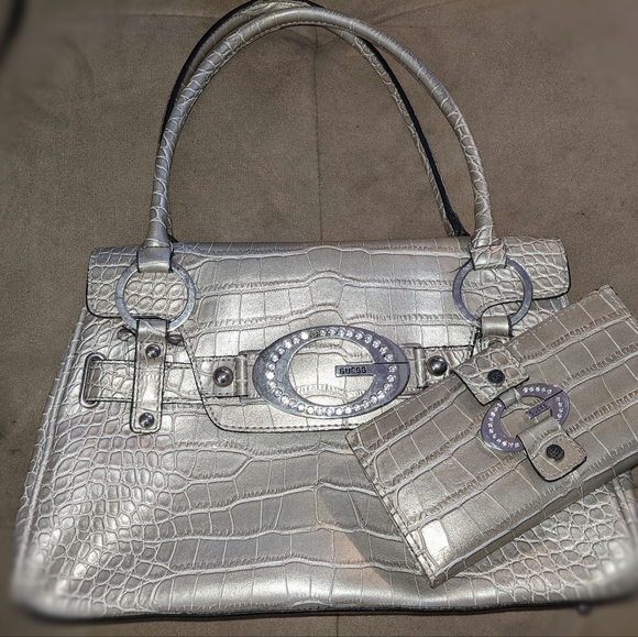 GUESS HANDBAGS - Picture 1 of 16